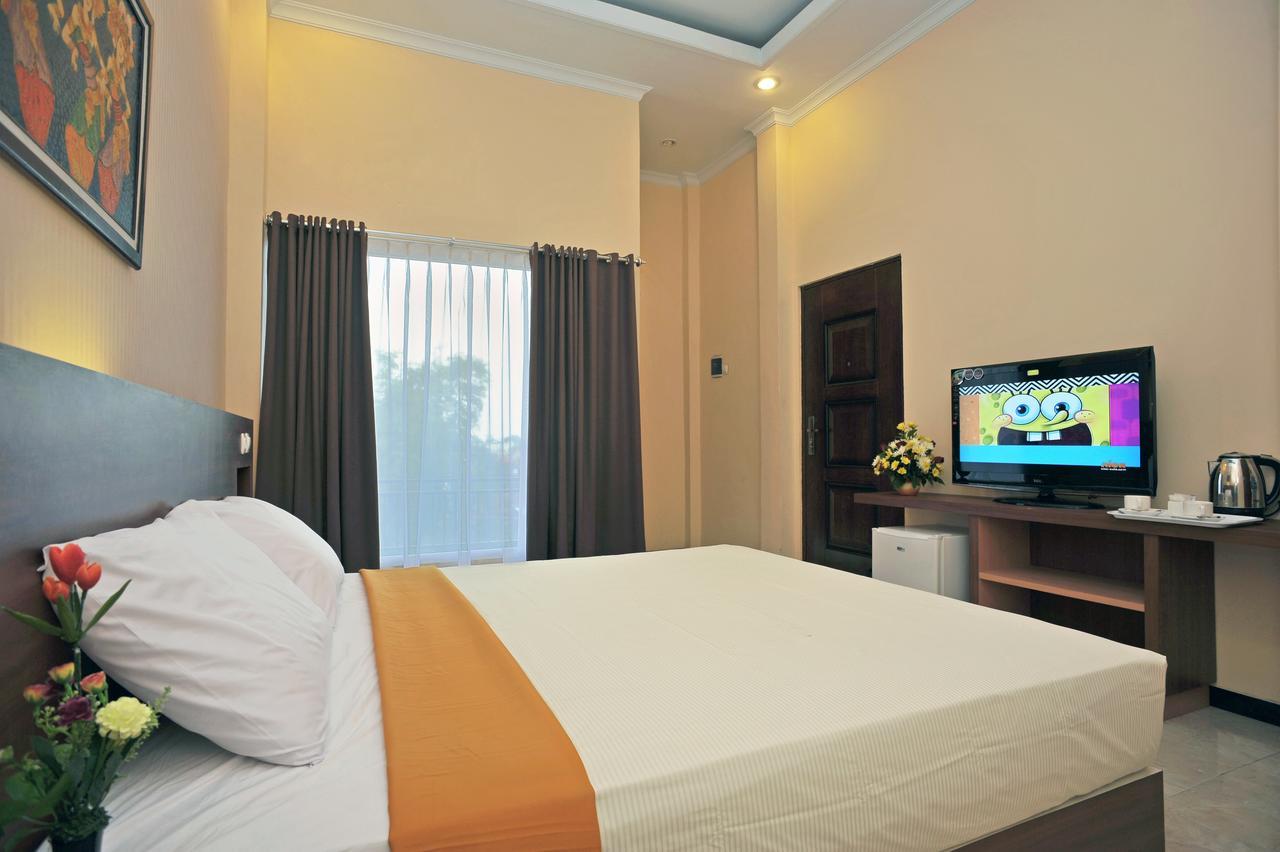 Hotel New Merdeka Pati Habitación foto